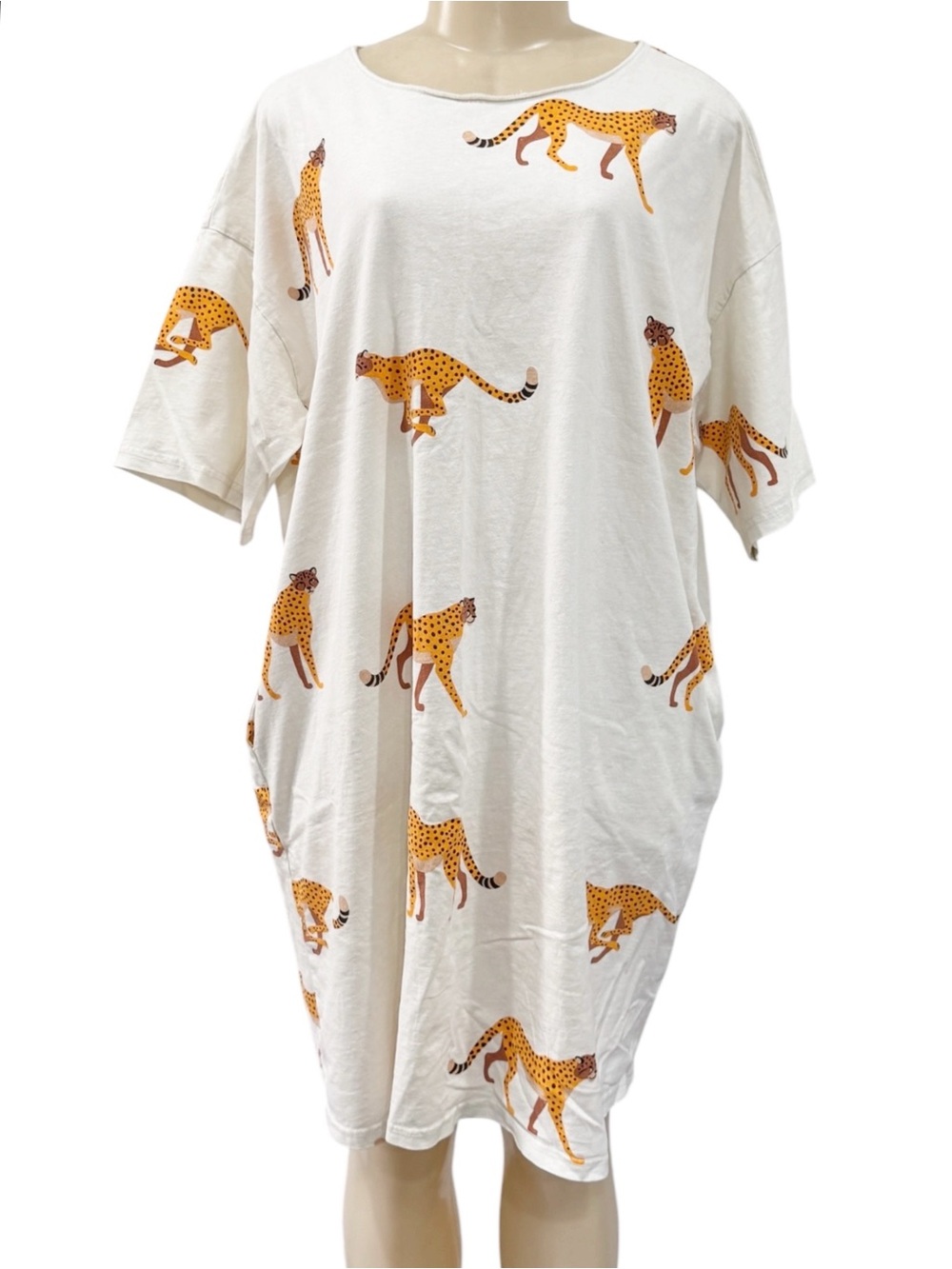 easel White Oversized Long‎ Top Short Sleeve Dress with Black Orange Cheetahs 1X
